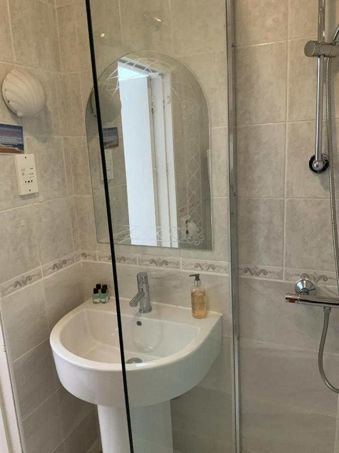 Marina Metro Hotel Saint Helier Eksteriør billede